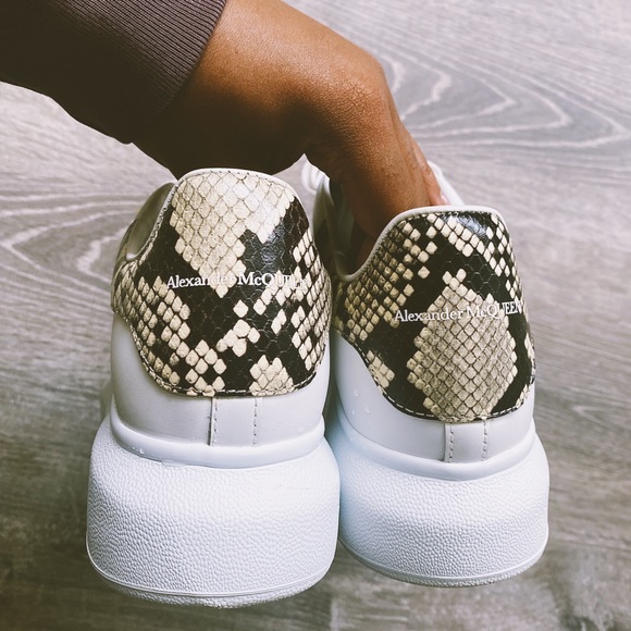 Alexander McQueen Oversized Sneaker in white python - Picture 6 of 9